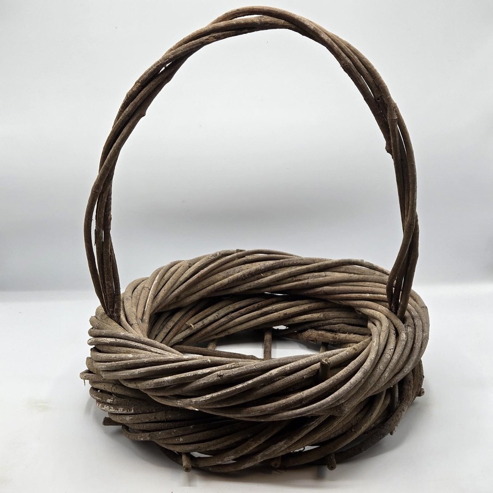 Cottage Core, Primative Grapevine Woven Basket With Handle 11"diameter 12"tall‎